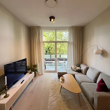 Modern In Center Lägenhet